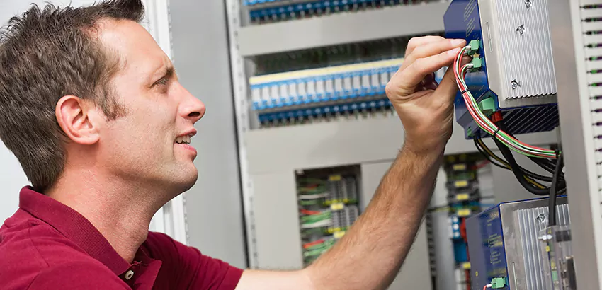 Offshore and Petroleum Facility Electrician in Deland